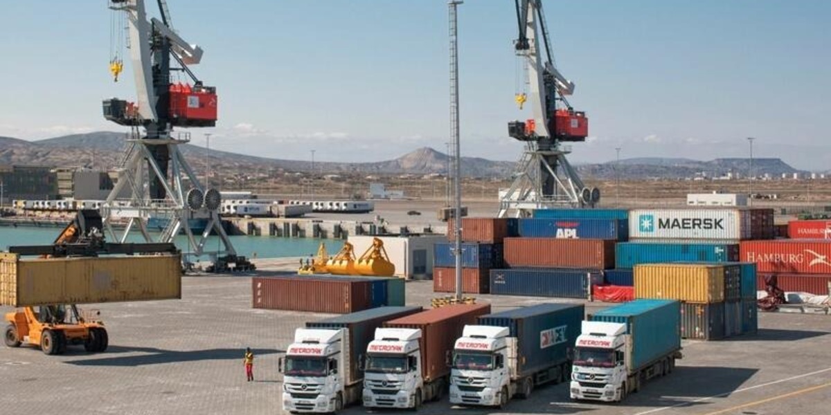 Бакинский морской порт преодолел отметку в 100 000 TEU